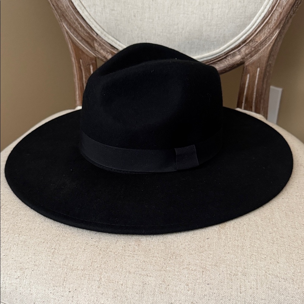 Stylish Black Wide-Brim Hat